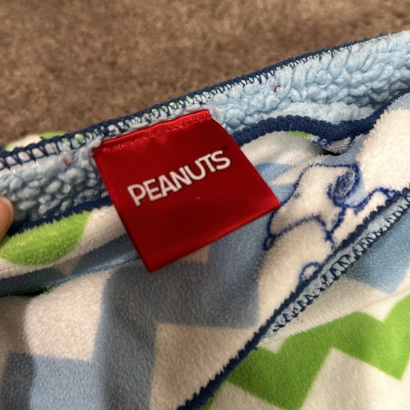 Chevron Baby Blanket with Cartoon Snoopy Design - Picture 2 of 3